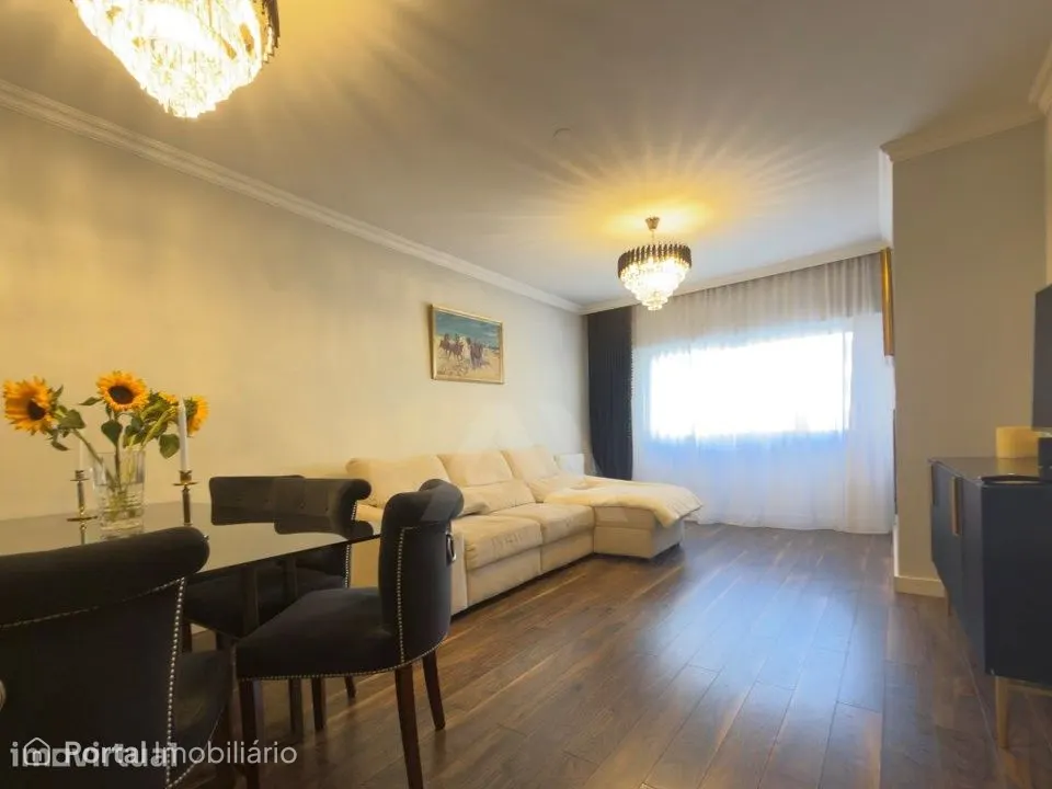 Apartamento T3 mobilado com varanda em Cascais