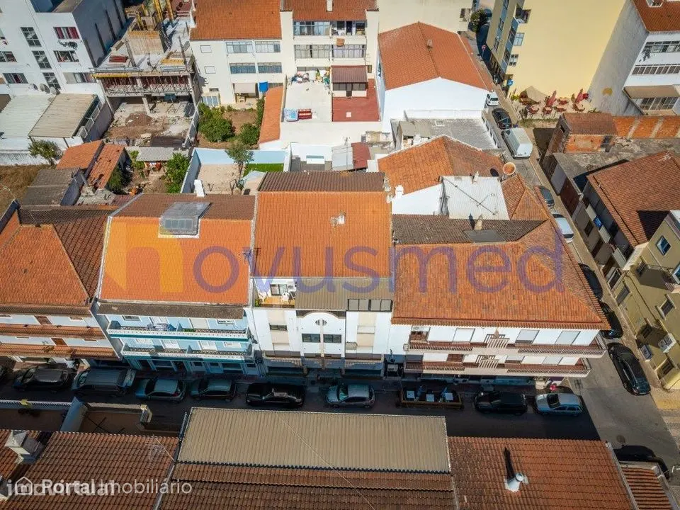 Loja / Espaço Comercial no Centro de São Bartolomeu de Messines, Si...