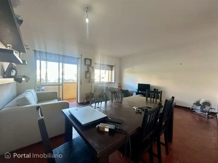 Apartamento T2 com terraço em Alcabideche