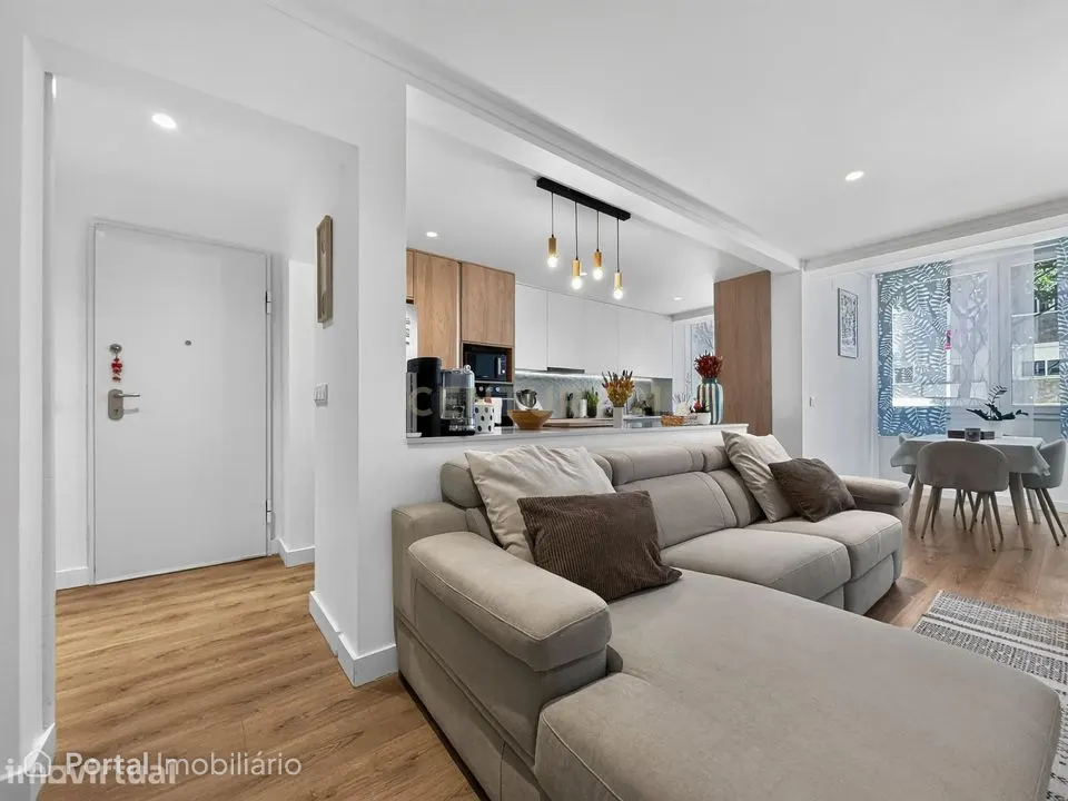 Apartamento T3 remodelado em Linda-a-Velha