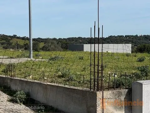 Terreno para construção de edifício para habitação coletiva