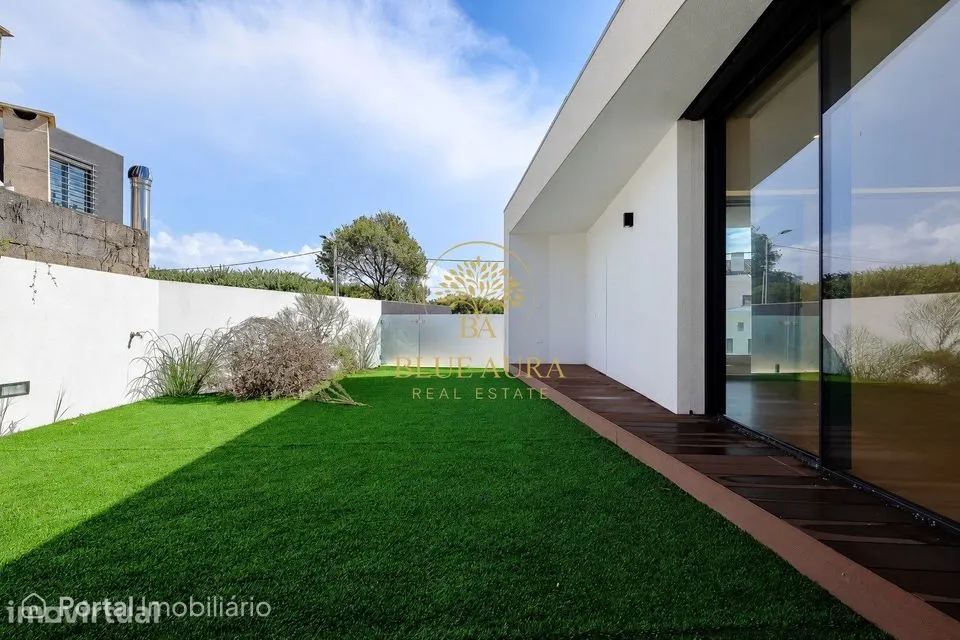 Moradia T2 Duplex na segunda linha de mar - Praia da Madalena