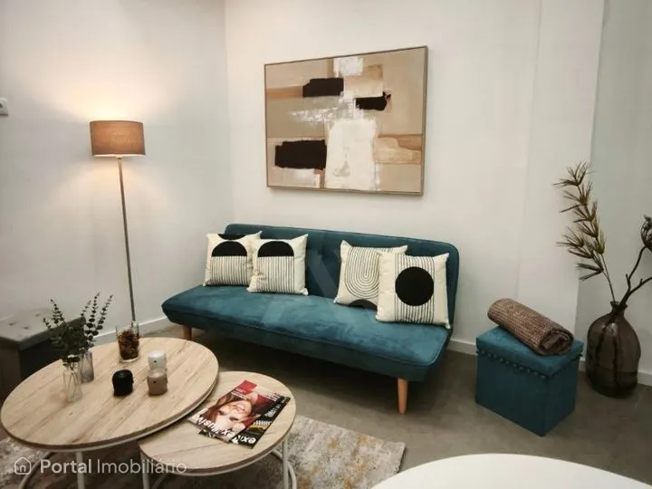Apresentamos este apartamento T3 totalmente renovado em Benfica