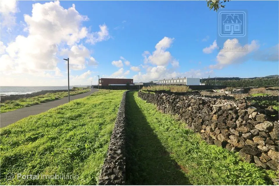 Terreno rústico com 1.560m² de área total