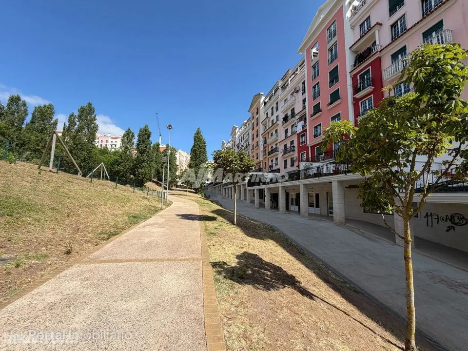 Excelente T2 , Urbanização Neudel, Amadora