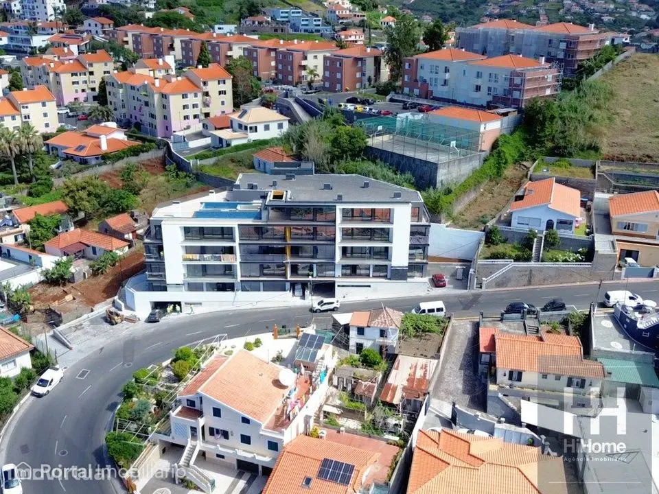 Apartamento T2 no Pico dos Barcelos - Funchal.