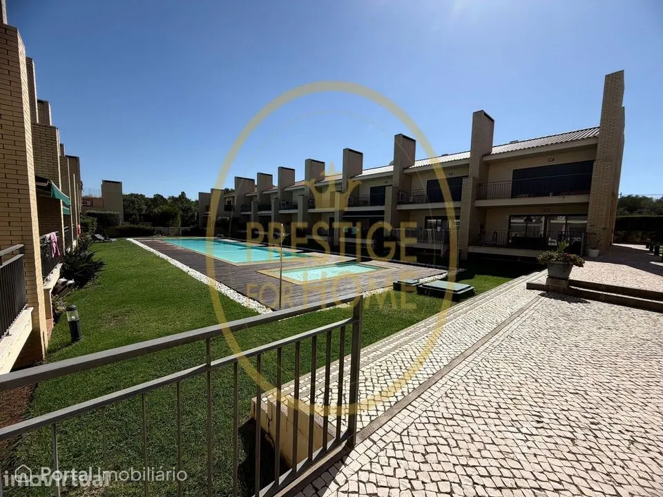 Moradia T5 com Piscina e Garagem Fechada em Condomínio Privado – Boliq