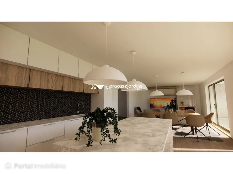 Moradia Geminada Novíssima com 4 Quartos em Leiria