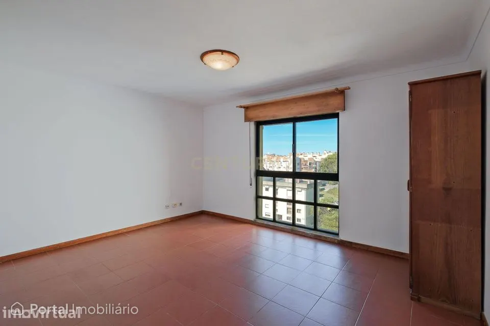 Apartamento T2 com Vista Panorâmica em Algueirão Mem Martins