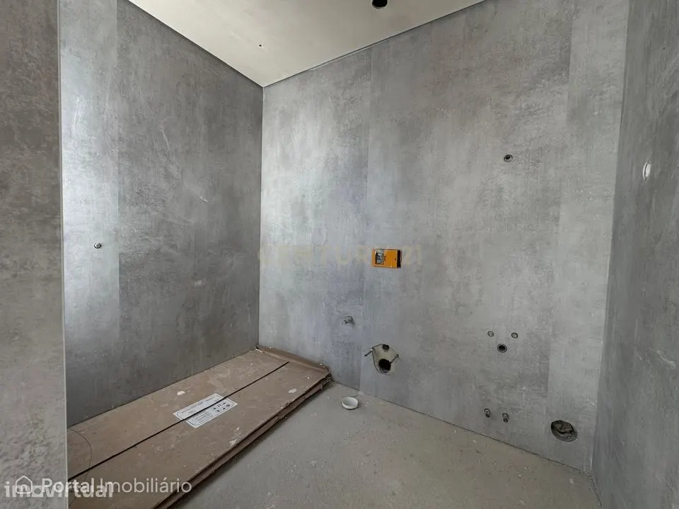 Moradia Moderna Isolada em Construção | Azeitão – Varzea