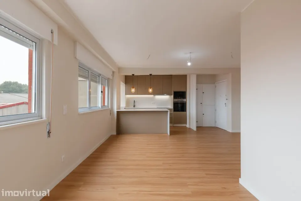 Apartamento T4 à venda na Praceta José Régio, 60