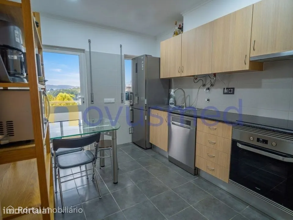 Apartamento T2 com Ar Condicionado nas Ferreiras