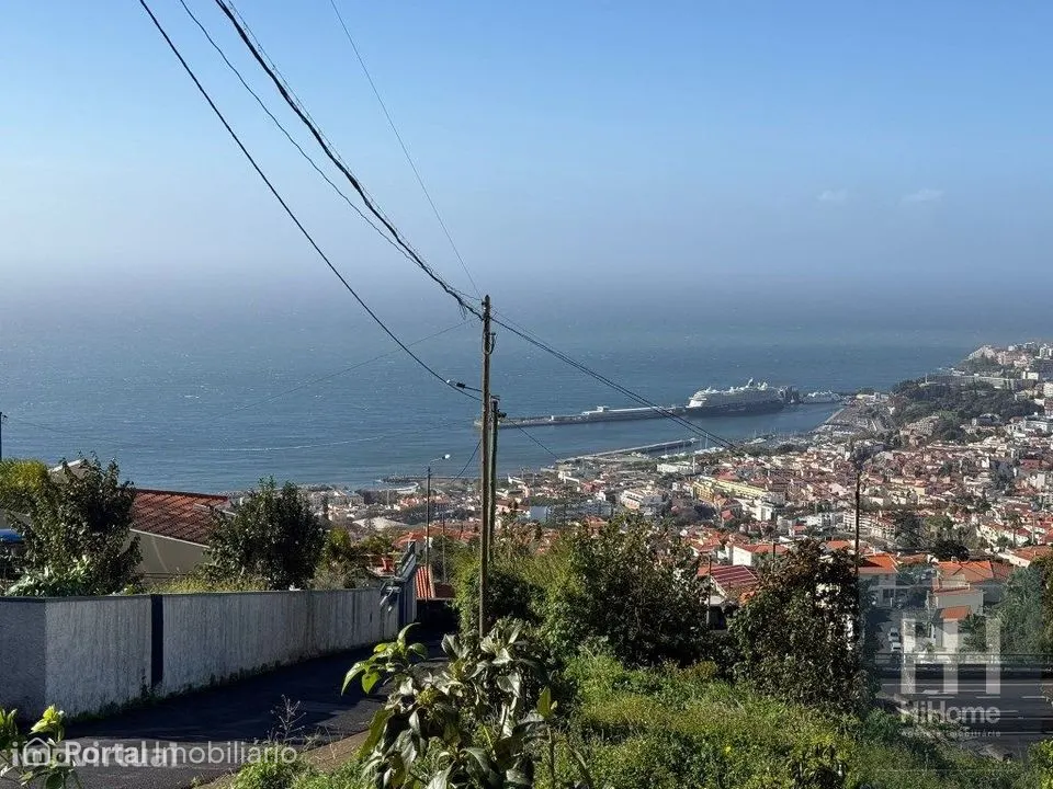 Terreno com 2050 m2 no Jardim Botânico - Vista Mar e Porto do Funchal