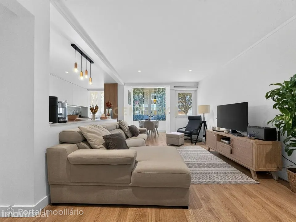 Apartamento T3 remodelado em Linda-a-Velha
