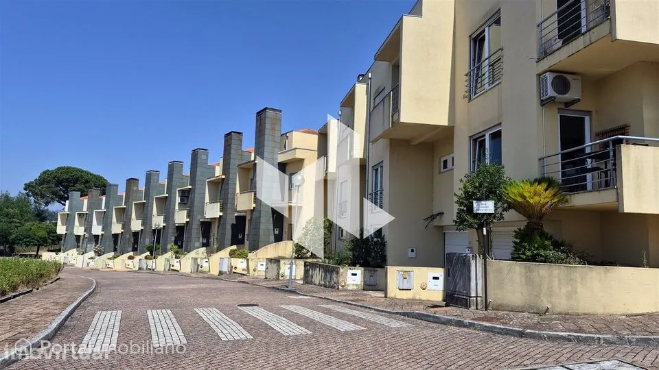 Moradia em Banda T4+2 Venda em Molelos,Tondela