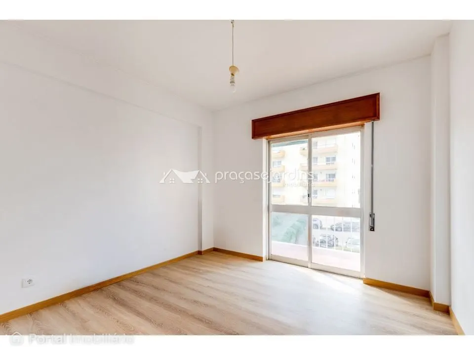 Apartamento T4 com terraço a 5 minutos do centro de Leiria