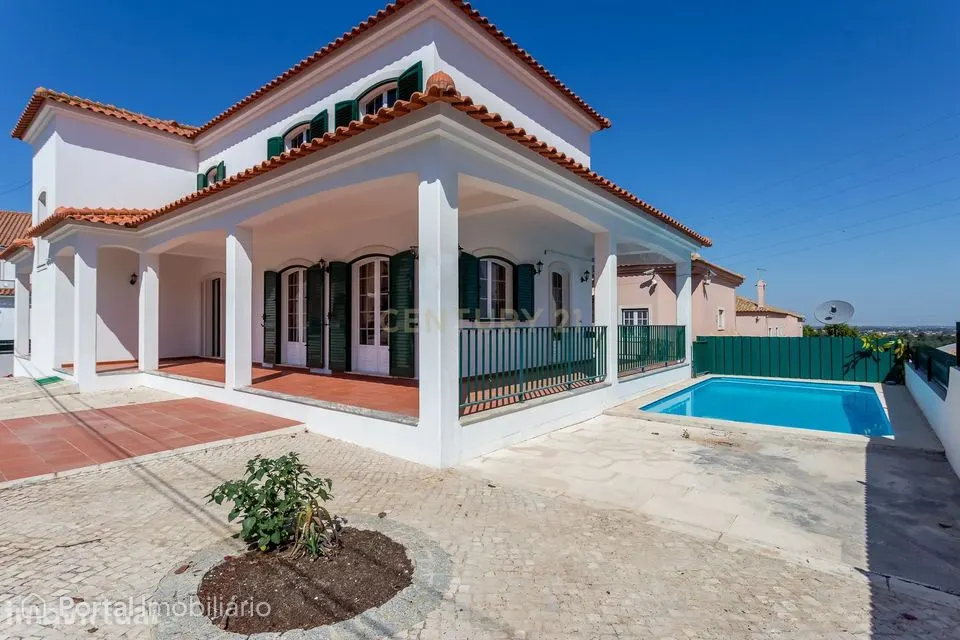 Moradia em Palmela, com Garagem, Piscina e Jardim