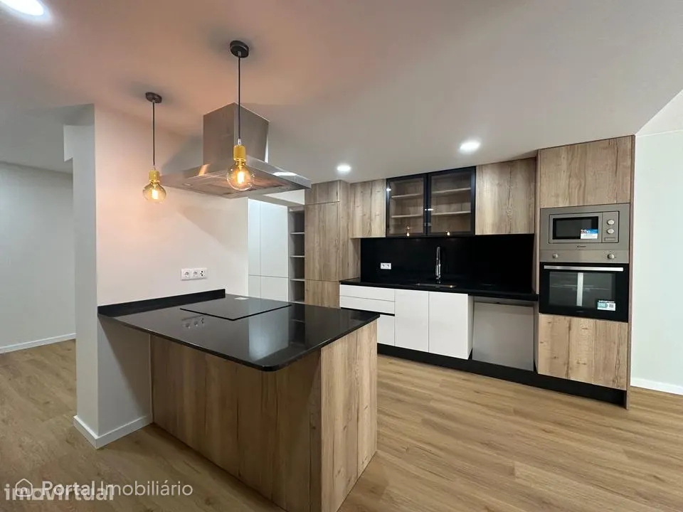 Apartamento T2 totalmente renovado, vista mar