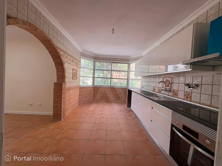Apartamento T3 localizado em Algueirão-Mem Martins