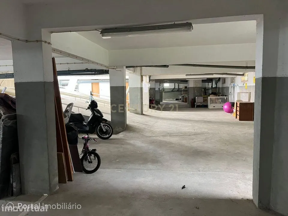 Estacionamento à venda na Costa da Caparica - 20m²
