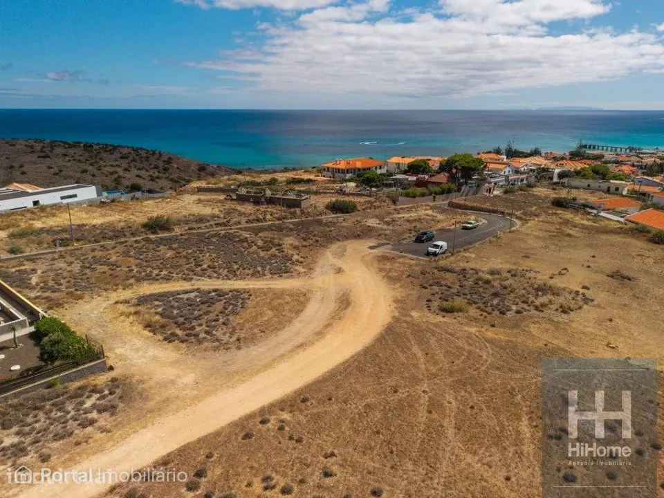 Terreno com 2560 m2 na Ilha do Porto Santo