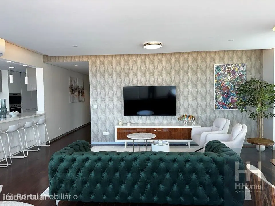 Apartamento T4 mobilado no Edificio Funchal Centrum