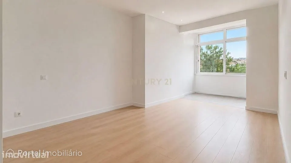 T2 duplex, remodelado com 91 m², sotão e varanda em Pai do Vento, Casc