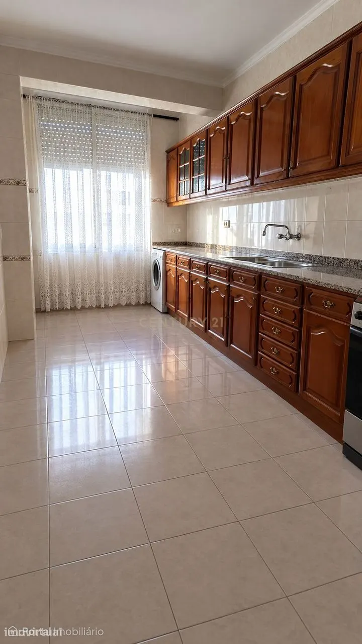 Apartamento T2 em Alcochete com Luz Natural e Boa Localização