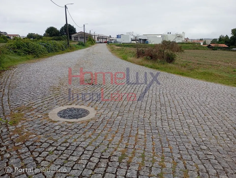 Land for sale in Castêlo da Maia