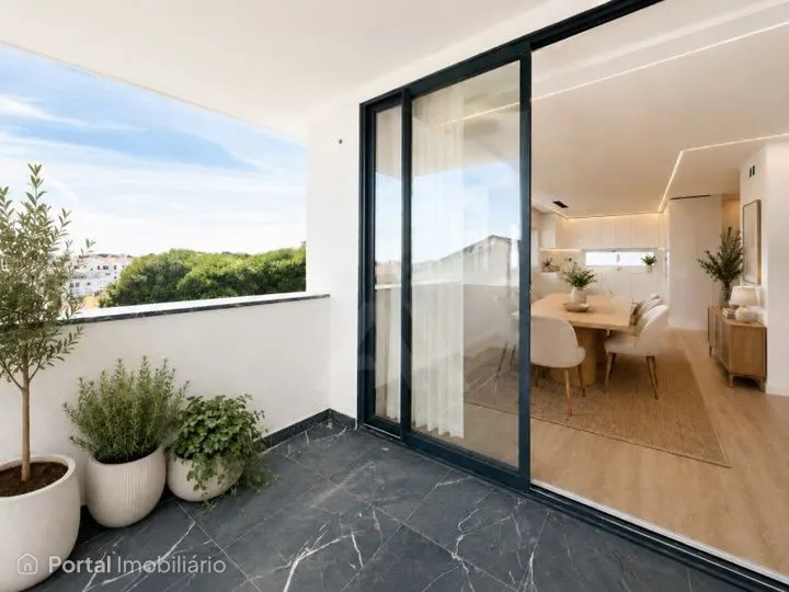 Moradia T5 na Amoreira com vista mar, piscina e jardim privativo