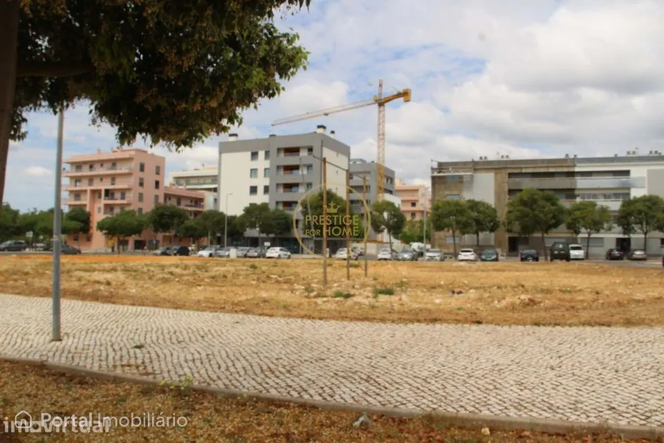 Amplo Lote de terreno situado na Urbanização de Vale de Rãs em Loulé d