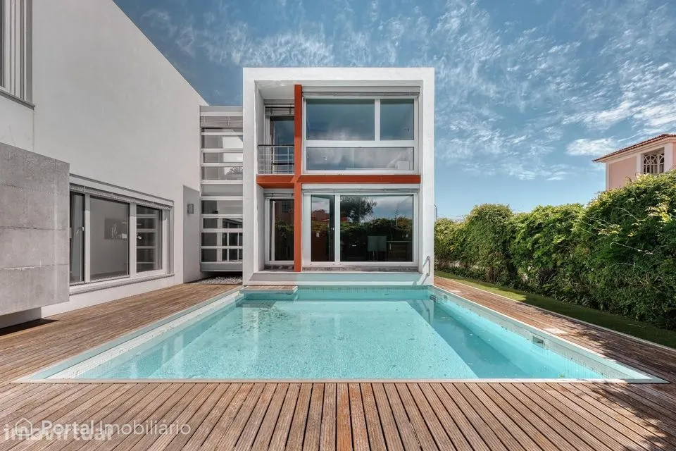 Moradia T4 com Piscina e Jardim — Carcavelos