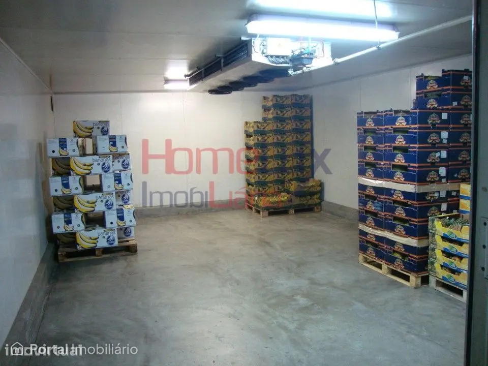 Espaço de Garagem e Comercial em São Roque