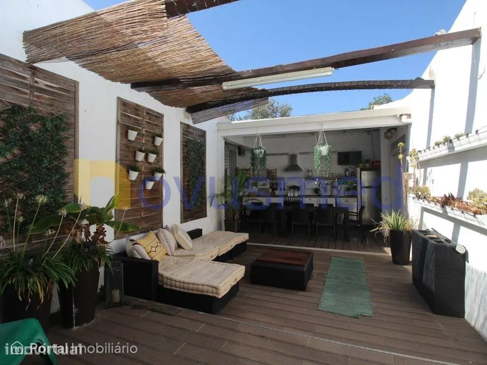 Moradia T4 com piscina, térrea perto da praia e do Golf dos Salgados