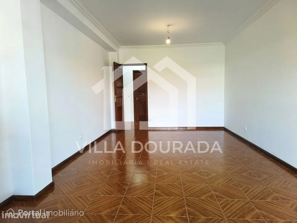 Apartamento T3 renovado em Rio Tinto, Gondomar, com garagem e lareira