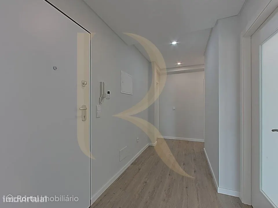 Apartamento T3 Totalmente Remodelado com Elevador - Feijó, Almada