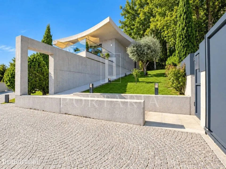 Moradia de Luxo com Piscina, Vista Deslumbrante e Privacidade - Viseu
