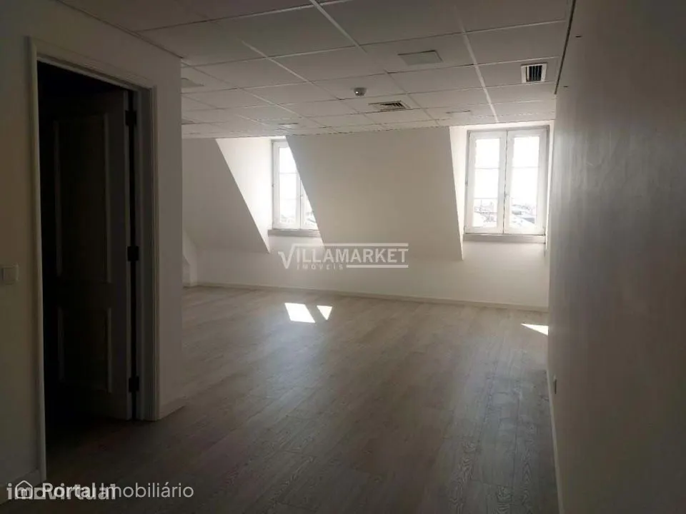 Escritório da banca com 44 m2 inserido no 6º andar de um edifício loca