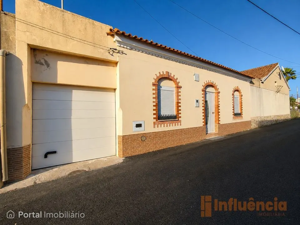 Moradia T3 com garagem e excelente espaço exterior - Concavada