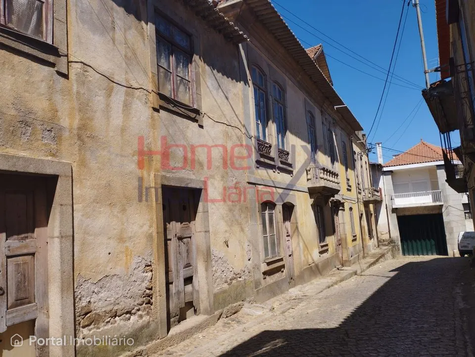 Casa antiga em Felgar para recuperar