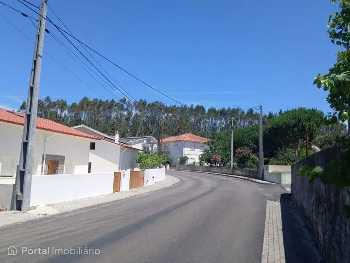Terreno com projeto aprovado para T3 em Cortes, Leiria