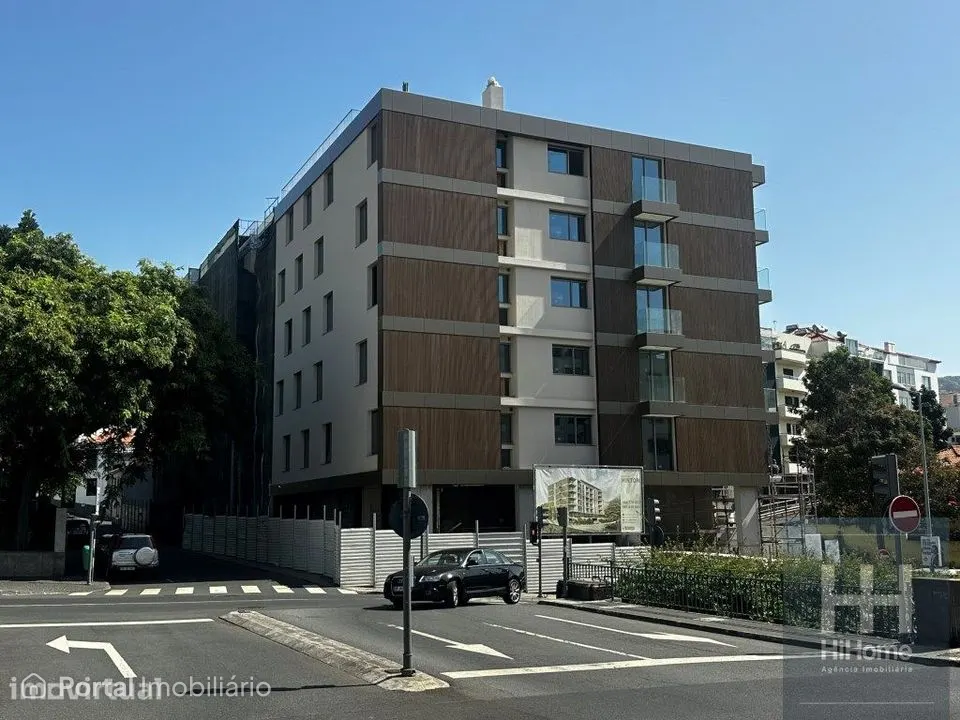 Apartamento T2 no Edificio Hinton, Santa Luzia - Funchal, Madeira