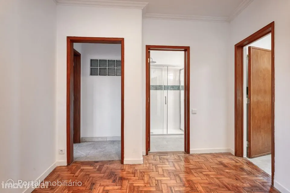 Apartamento T2 Remodelado | Amoreira, Alcabideche