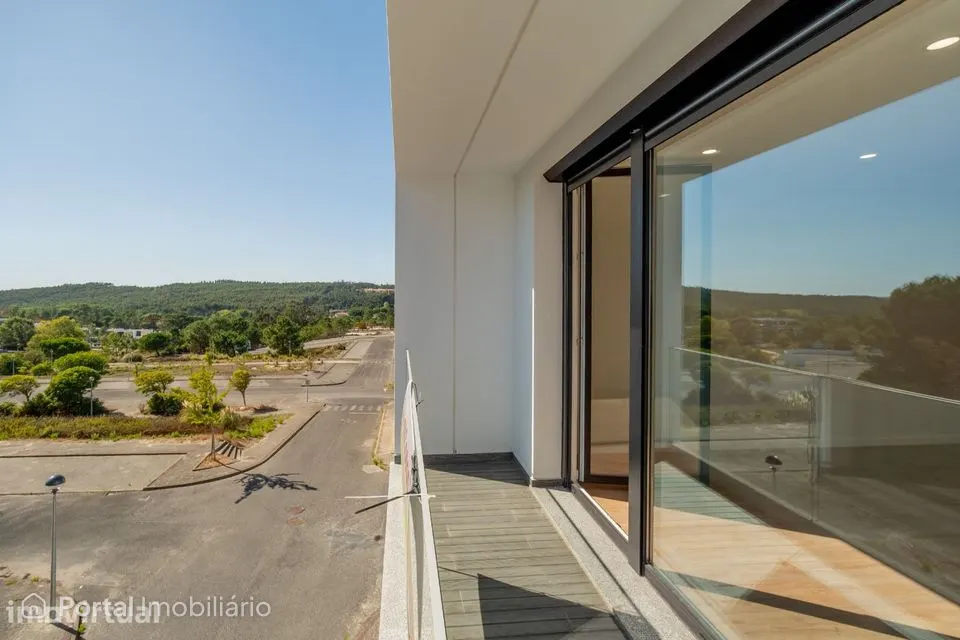 Apartamento T3 | Último Piso | Piscina na Cobertura | 30 min. Lisboa
