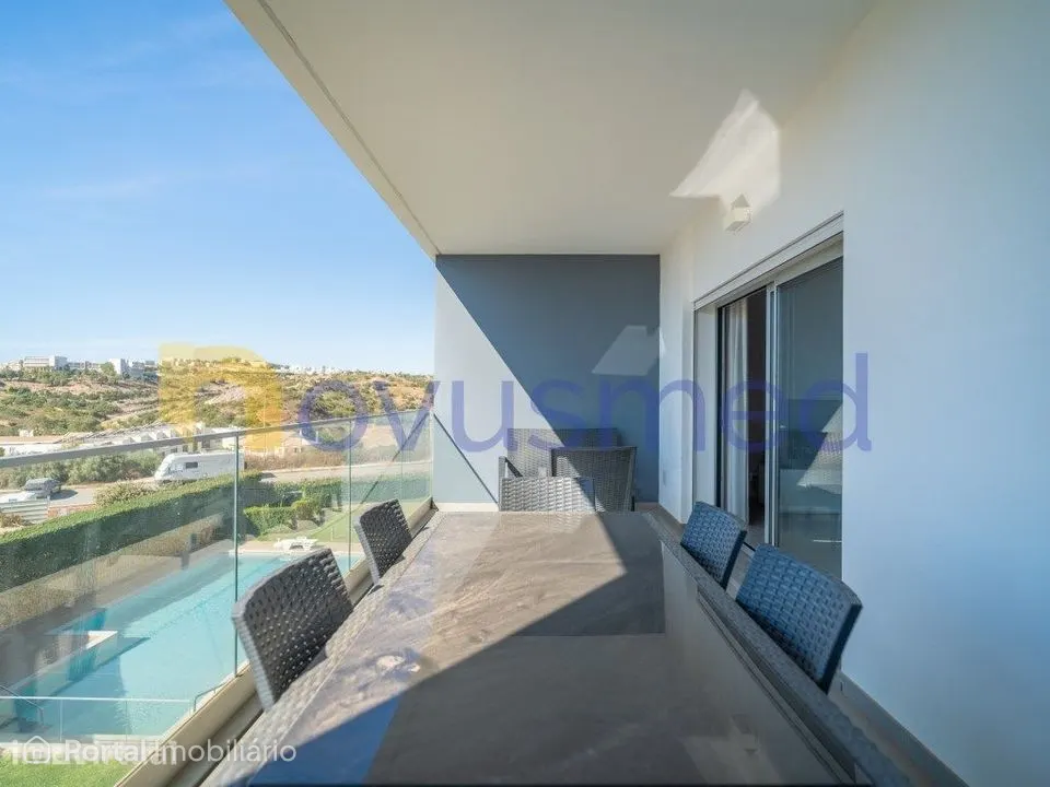 Apartamento T3, com piscina e garagem, Albufeira