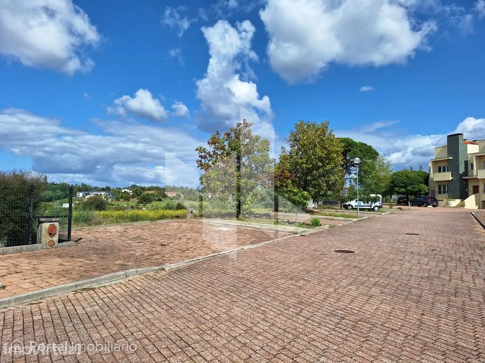 Lote de Terreno Venda em Molelos,Tondela