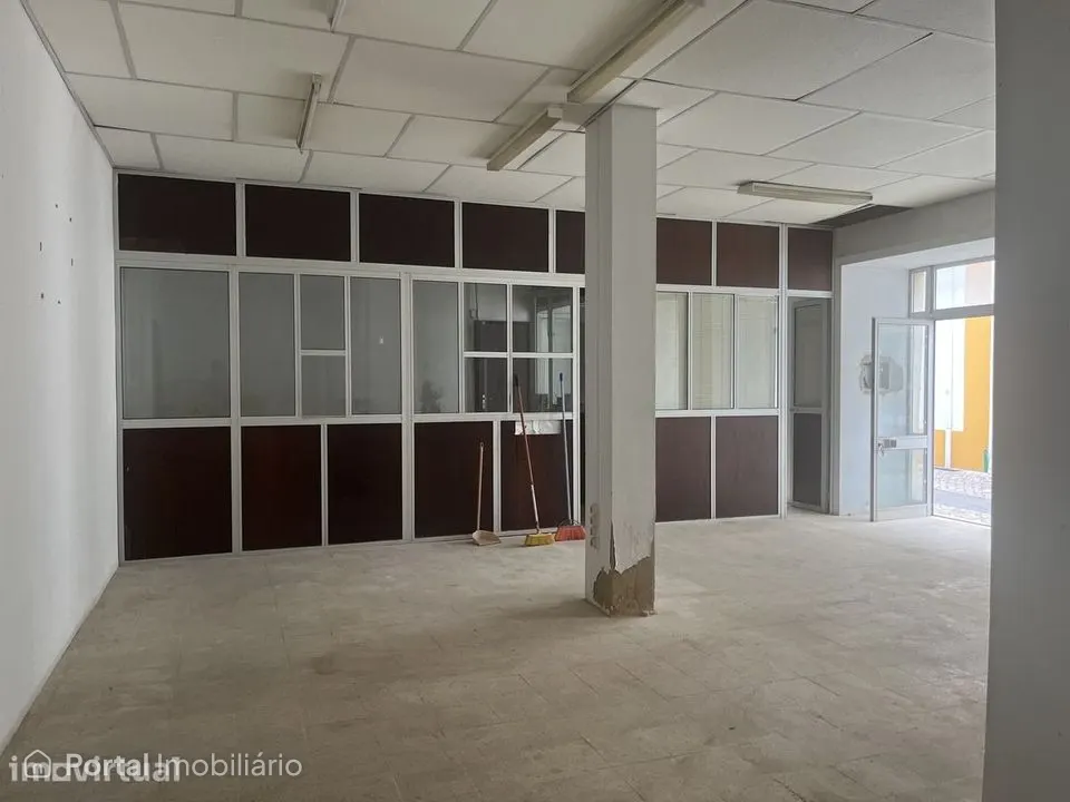 Prédio Urbano com Comércio e Habitação | Centro do Cadaval