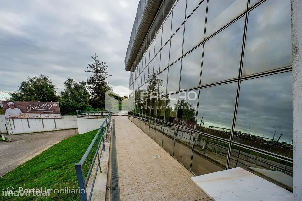 Warehouse for sale in Santarém