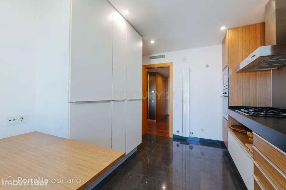 Apartamento T1 + 1 de Luxo — Elegância, Conforto e Exclusividade