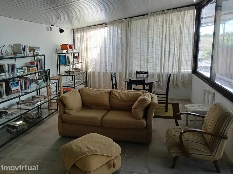 Moradia T4 com jardim e garagem em Castro Verde